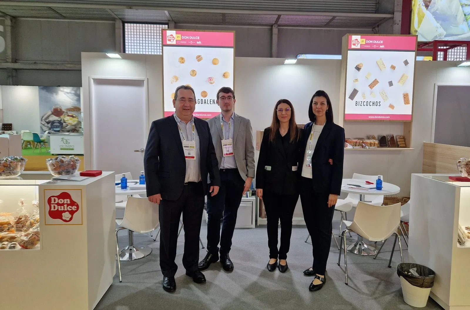 Equipo de Pasdulce en el stand de DonDulce en Alimentaria 2024